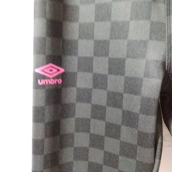 Girls large Umbro black and gray checkered print cropped Leggings. - Picture 2 of 10